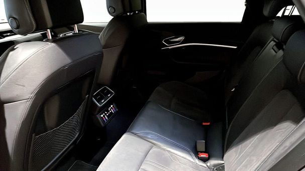 Audi Q8 50 quattro e-tron 253 kW image number 20