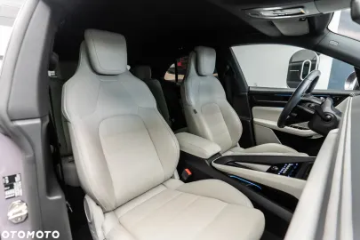 Car image 40