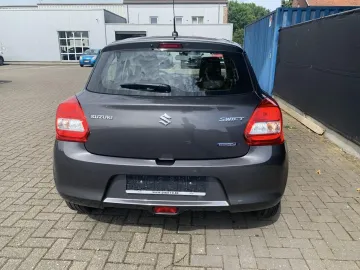 Car image 4