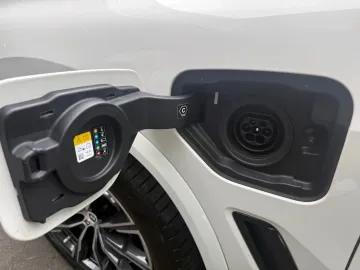 Car image 36
