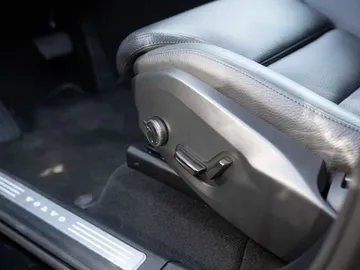 Car image 35