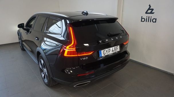 Volvo V60 Cross Country D4 AWD 141 kW image number 2