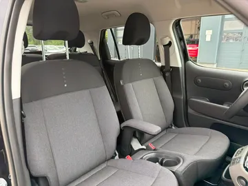 Car image 36