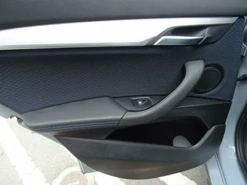 Car image 32