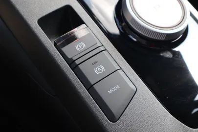 Car image 32