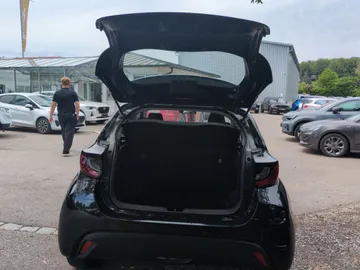 Car image 21