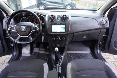 Car image 11