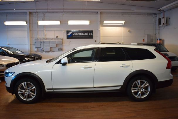 Volvo V90 Cross Country D4 AWD Momentum 140 kW image number 3