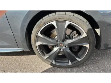 Car image 40