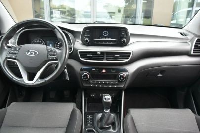 Car image 14