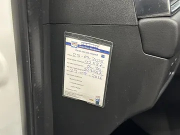 Car image 37