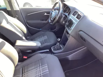 Car image 16