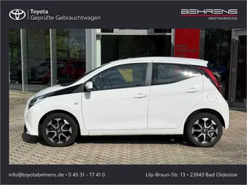 Car image 15