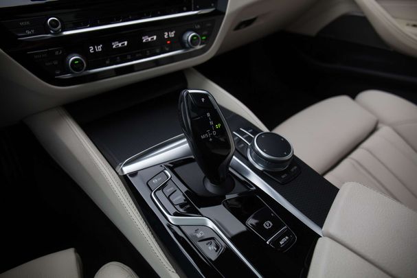 BMW 530 e 215 kW image number 14