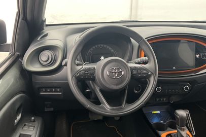 Car image 12