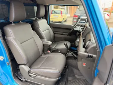 Car image 25