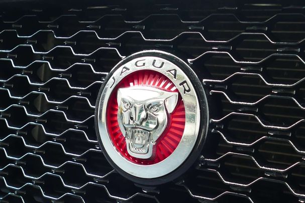 Jaguar XE 147 kW image number 38