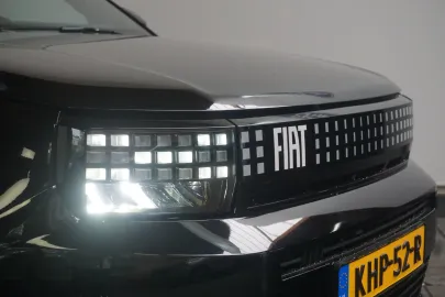 Car image 32