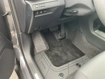 Car image 29