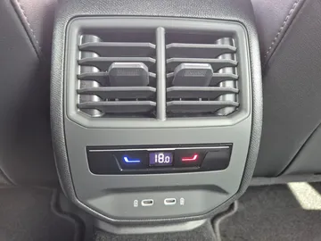 Car image 35