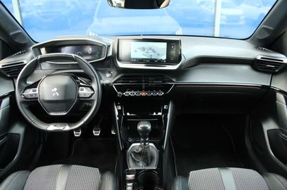 Car image 12