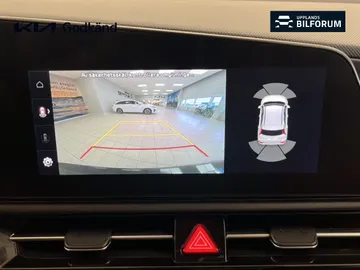 Car image 14