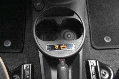 Car image 25