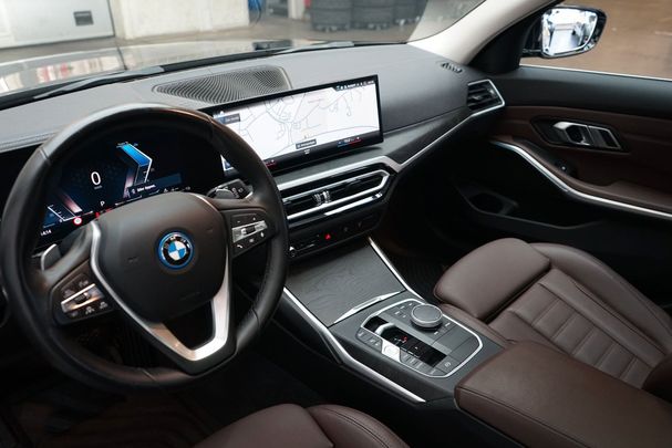 BMW 330e Touring xDrive 216 kW image number 8