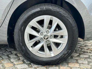 Car image 24