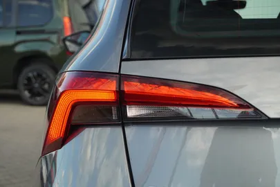 Car image 30
