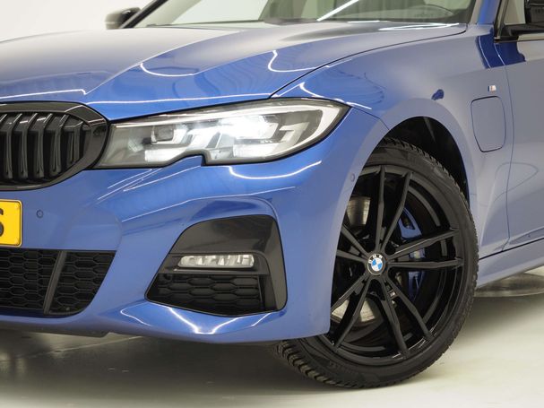 BMW 330e M Sport 215 kW image number 6