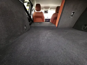 Car image 29