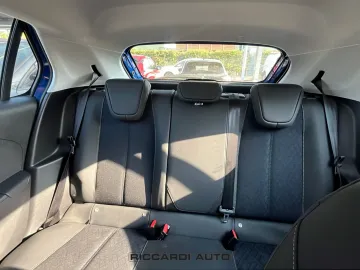 Car image 24