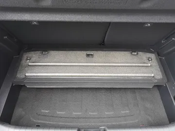 Car image 27