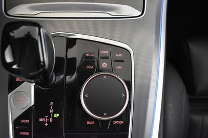 Car image 30