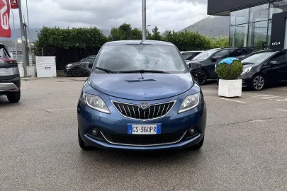 Car image 3