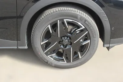Car image 25