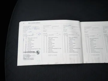 Car image 35