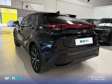 Car image 5