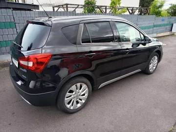 Car image 14