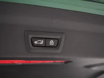 Car image 40
