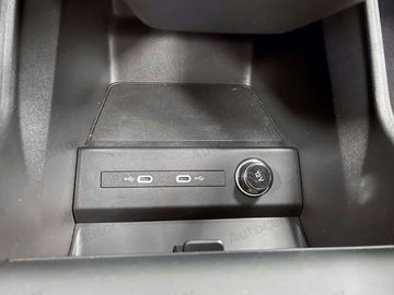 Car image 33