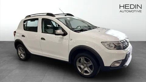 Car image 3