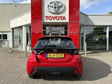 Car image 4