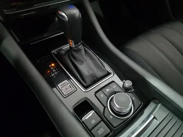 Car image 24
