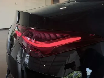 Car image 32