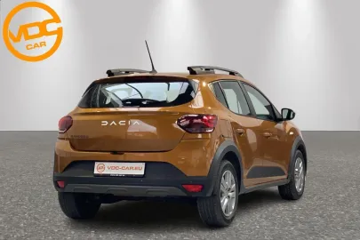 Car image 3