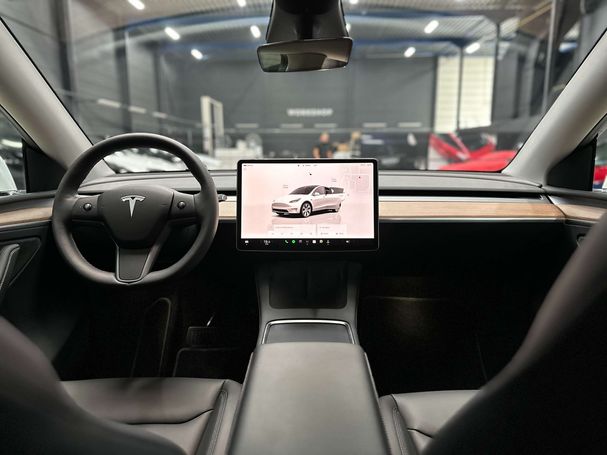 Tesla Model Y Long Range AWD 254 kW image number 15