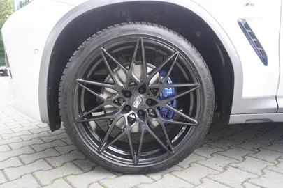 Car image 32
