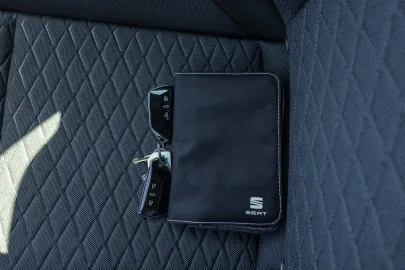 Car image 40